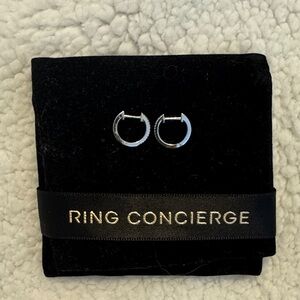 Ring Concierge Dazzling Silver Hoop